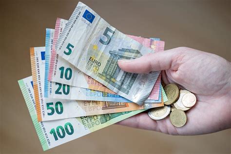 wie viel verdient man bei gucci